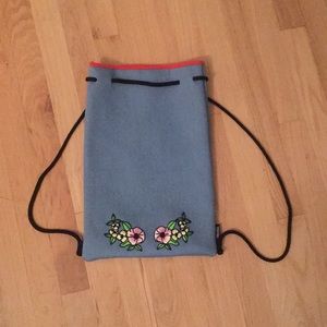 Triangl neoprene drawstring